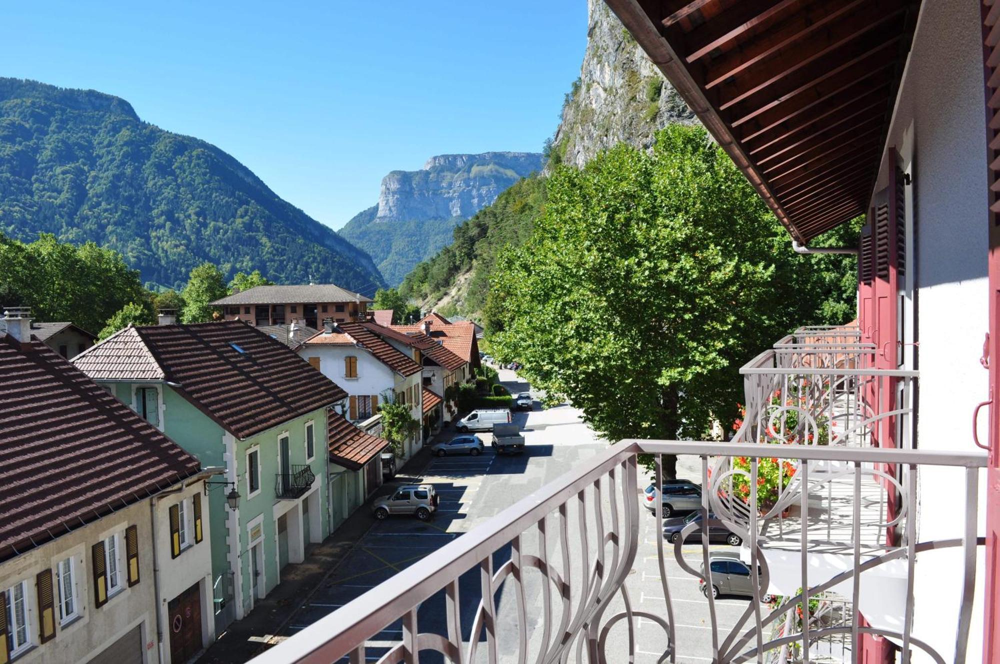 Hotel Et Appart'Hotel De L'Hermitage Thônes Екстериор снимка