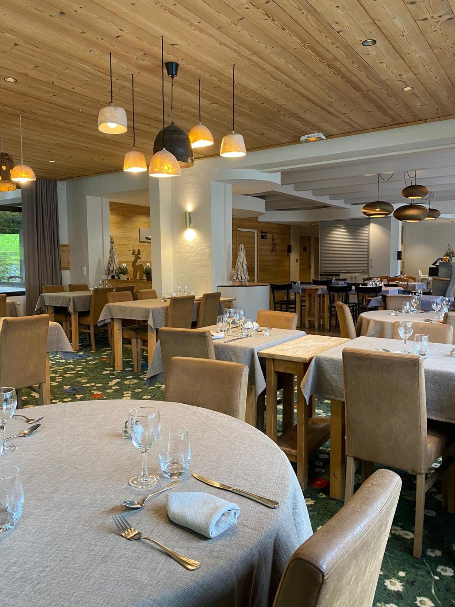 Hotel Et Appart'Hotel De L'Hermitage Thônes Екстериор снимка